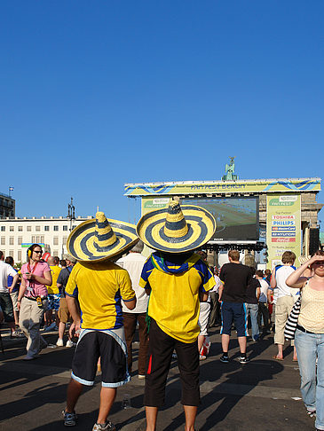 Foto Fans am Brandenburger Tor