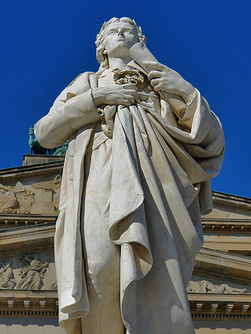 Foto Schillerdenkmal mit Konzerthaus