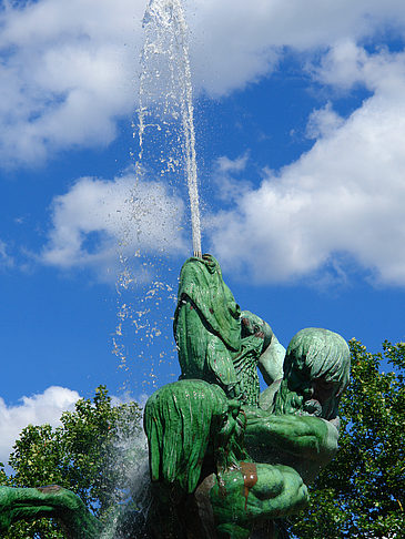 Foto Brunnen auf dem Platz der Republik