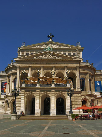 Foto Alte Oper mit Schirmen - Frankfurt am Main