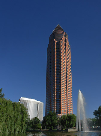 Messeturm mit Ludwig-Erhard-Anlage Fotos