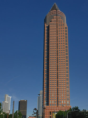 Fotos Messeturm mit Theodor-Heuss-Allee