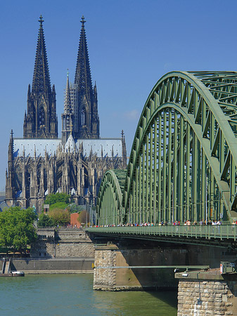 Hohenzollernbrücke am Kölner Dom Fotos