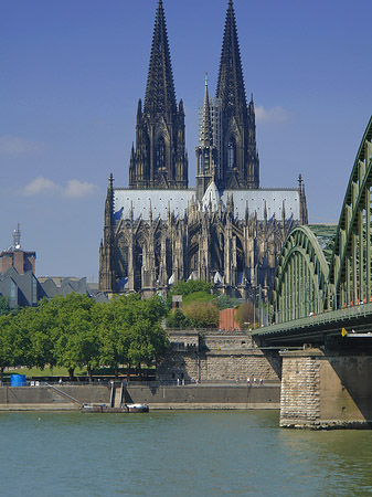 Hohenzollernbrücke beim Kölner Dom Fotos