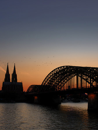 Fotos Kölner Dom hinter der Hohenzollernbrücke | Köln