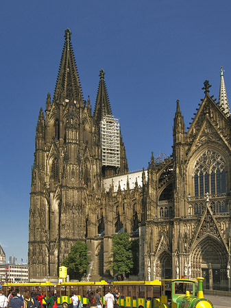 Foto Bimmelbahn fährt zum Kölner Dom - Köln