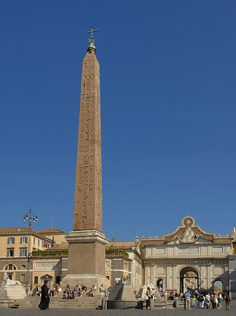 Foto Obelisk mit dem Porta del Popolo - Rom