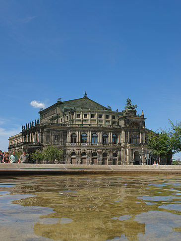 Fotos Semperoper mit Springbrunnen