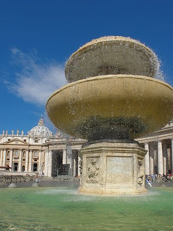 Brunnen mit Petersdom Foto 