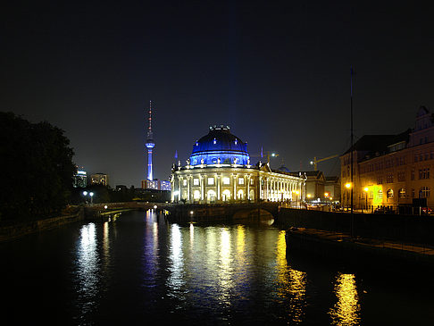 Foto Bodemuseum und Fernsehturm