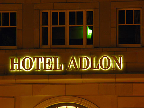 Foto Hotel Adlon bei Nacht - Berlin