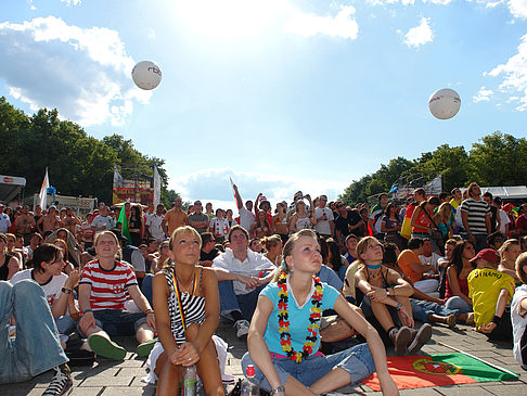 Fans am Brandenburger Tor Foto 