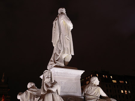 Schiller Statue auf dem Gendarmenmarkt Fotos