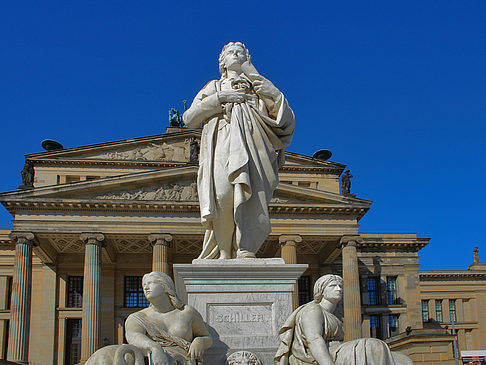 Foto Schillerdenkmal mit Konzerthaus - Berlin