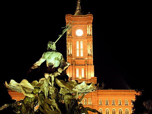 Fotos Rotes Rathaus bei Nacht