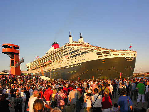 Foto Queen Mary 2 - Volksfest - Hamburg