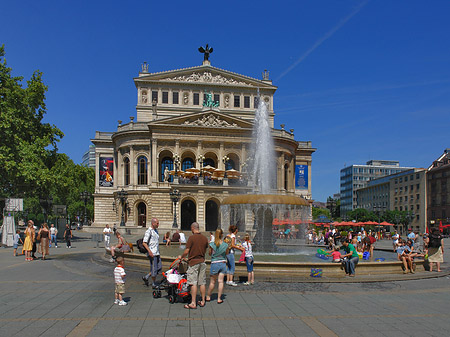 Foto Alte Oper mit Brunnen - Frankfurt am Main