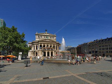 Foto Alte Oper mit Häusern - Frankfurt am Main