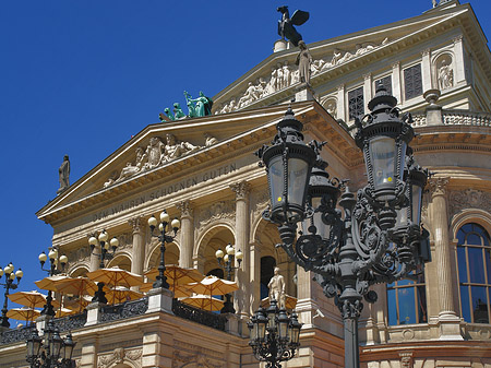 Alte Oper mit Laterne