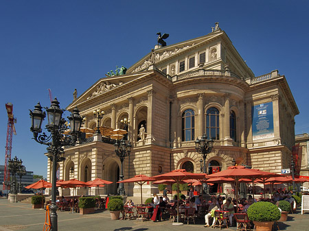 Foto Alte Oper mit Schirmen - Frankfurt am Main