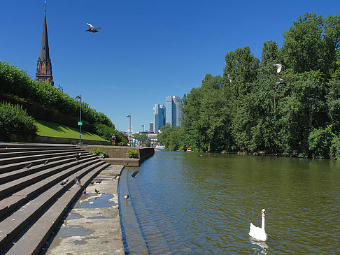 Foto Dreikoenigskirche mit Main