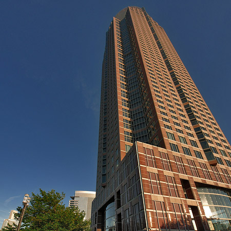 Foto Messeturm von unten - Frankfurt am Main