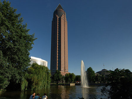 Foto Messeturm mit Ludwig-Erhard-Anlage