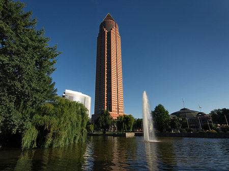 Foto Messeturm mit Ludwig-Erhard-Anlage - Frankfurt am Main