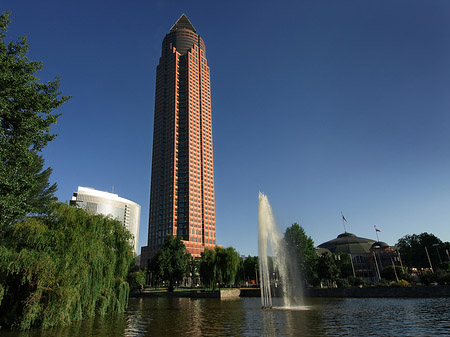 Foto Messeturm mit Ludwig-Erhard-Anlage - Frankfurt am Main