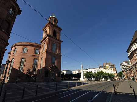 Foto Paulskirche mit Straße - Frankfurt am Main