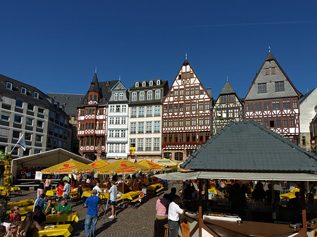 Foto Römer mit Schirmen - Frankfurt am Main