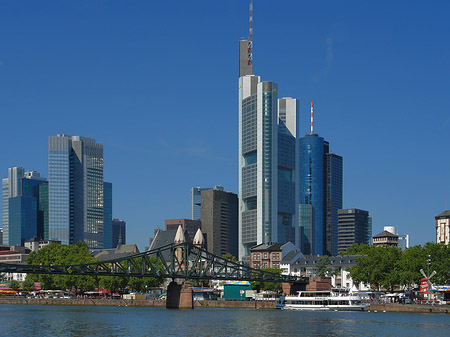 Foto Skyline von Frankfurt mit eisernem Steg - Frankfurt am Main