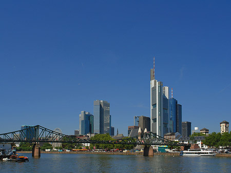 Fotos Skyline von Frankfurt mit eisernem Steg