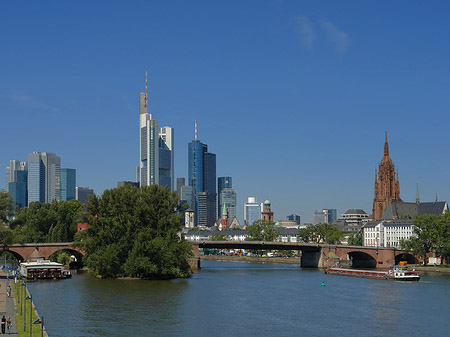 Foto Skyline von Frankfurt mit Ufer