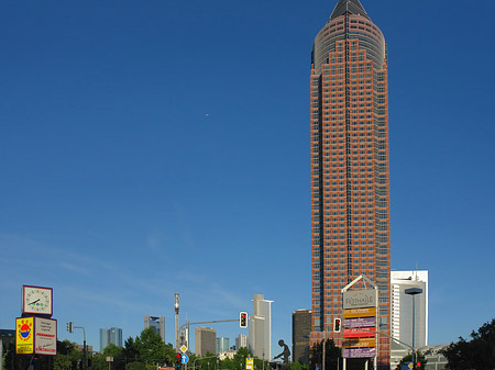 Messeturm auf der Theodor-Heuss-Allee Fotos