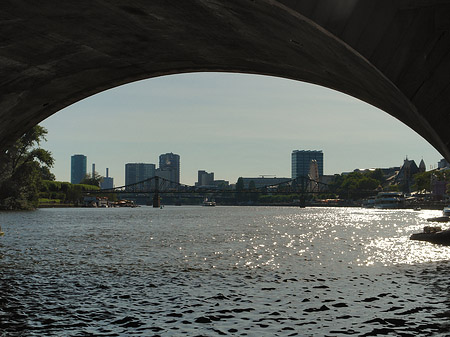 Unter der alten Brücke Fotos