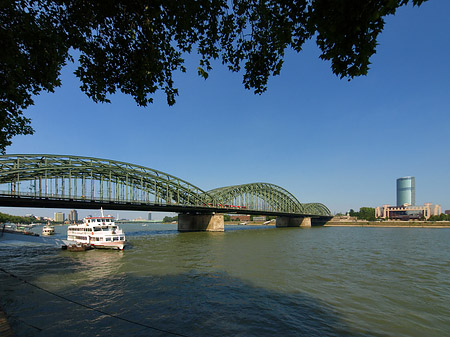 Foto Hohenzollernbrücke reicht ans Kennedyufer - Köln