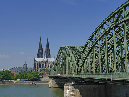 Hohenzollernbrücke am Kölner Dom Fotos