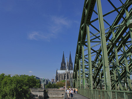 Hohenzollernbrücke beim Kölner Dom