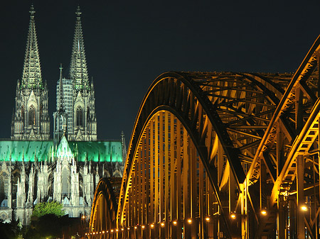 Foto Kölner Dom hinter der Hohenzollernbrücke