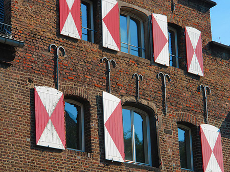 Fenster des Kölnischen Stadtmuseums Fotos