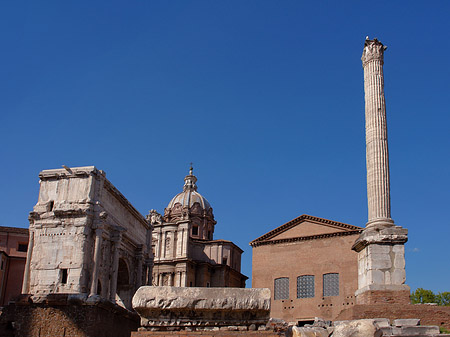 Foto Phokassäule mit der Curia Iulia - Rom