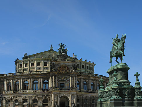 Fotos König-Johann-Statue mit Semperoper