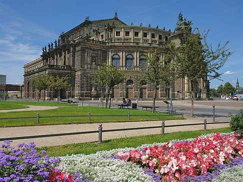 Fotos Semperoper mit Blumen | Dresden