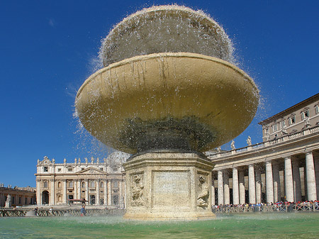 Foto Brunnen mit Petersdom