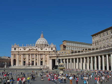 Fotos Obelisk mit dem Petersdom